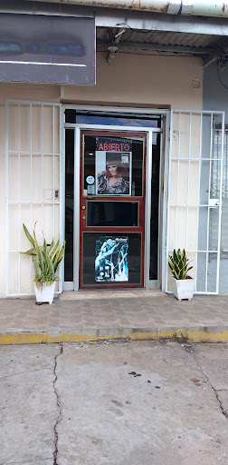 Julie Salon "THE Beauty Room" salón de belleza completo y especialista en uñas acrílicas