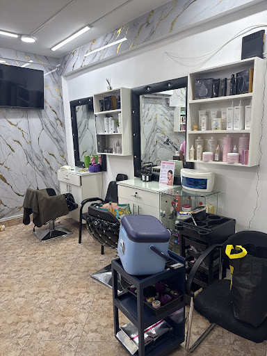 Salón de Belleza & Peluquería Morena