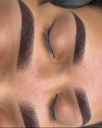 Cejas Ari Useche