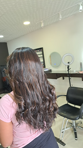 Linette Saloon