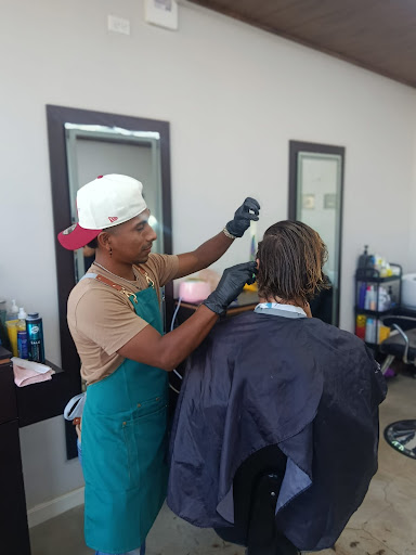 Sala de belleza StudioYicc - Barber and Beauty Salon